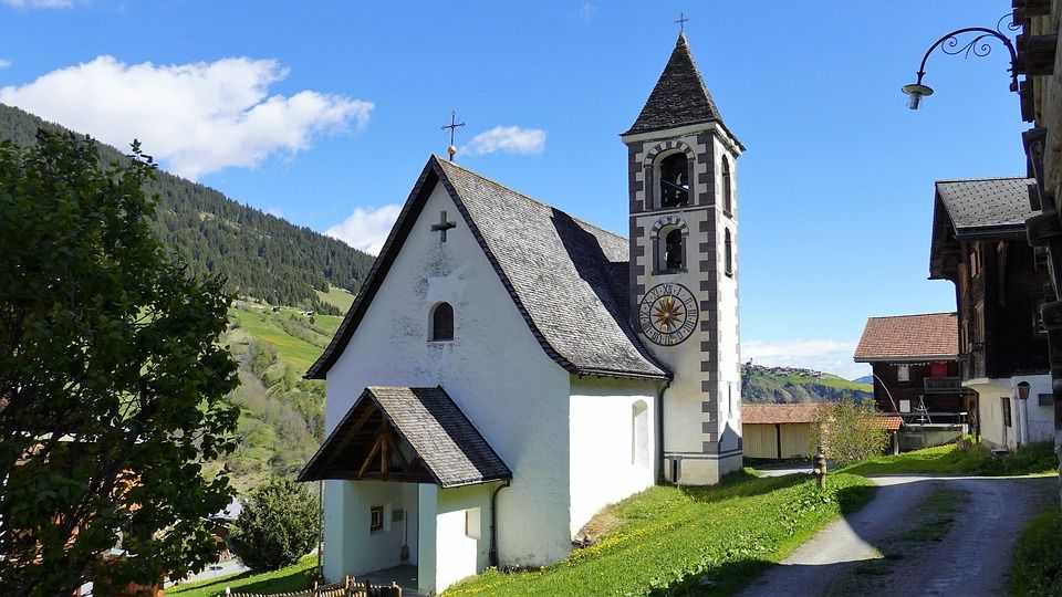 August - dem Unbefleckten Herz Mariens gewidmet 2 village church 5129685 960 7201